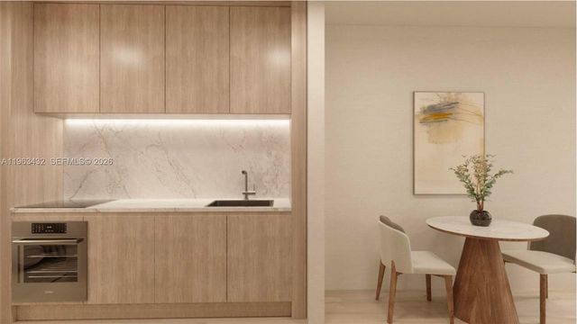 260 Collins Ave 204, Miami Beach, FL 33139