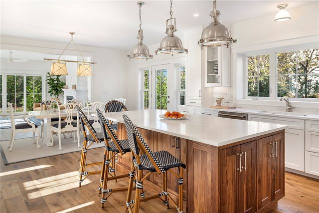 1 Knowlton Court, Bristol, RI 02809