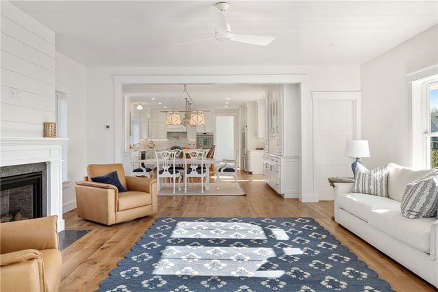 1 Knowlton Court, Bristol, RI 02809