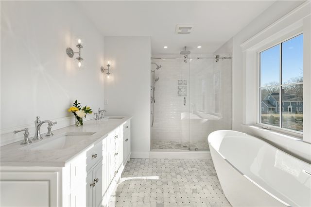 1 Knowlton Court, Bristol, RI 02809