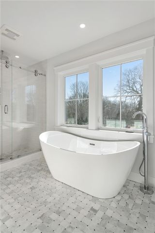 1 Knowlton Court, Bristol, RI 02809