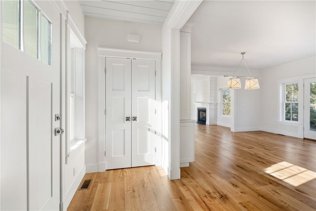 1 Knowlton Court, Bristol, RI 02809