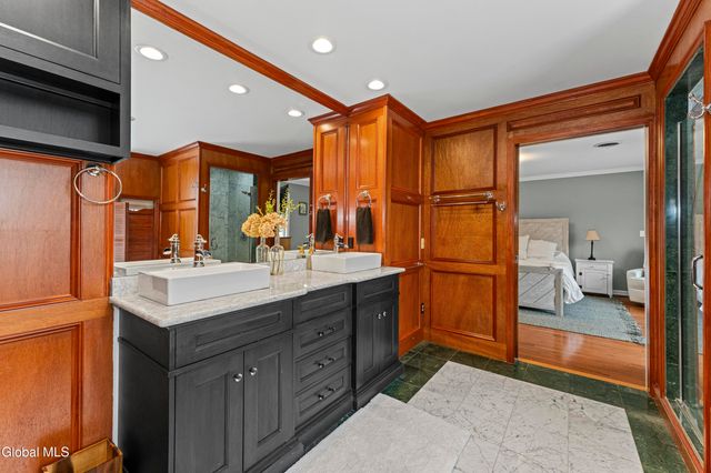 36 Oriel Lane, Rensselaer, NY 12144