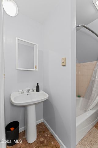 36 Oriel Lane, Rensselaer, NY 12144