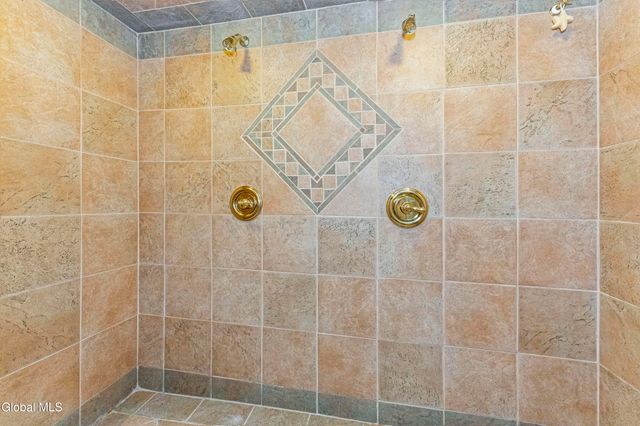 36 Oriel Lane, Rensselaer, NY 12144