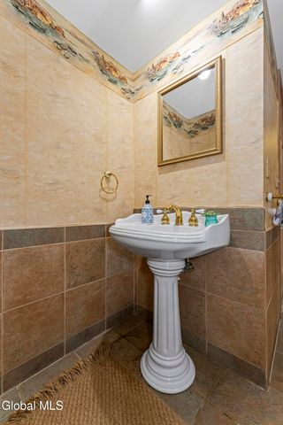 36 Oriel Lane, Rensselaer, NY 12144