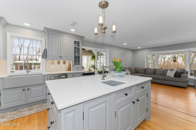 36 Oriel Lane, Rensselaer, NY 12144