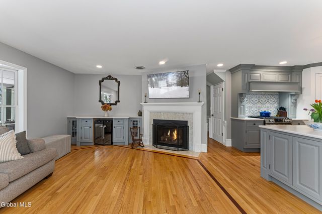 36 Oriel Lane, Rensselaer, NY 12144