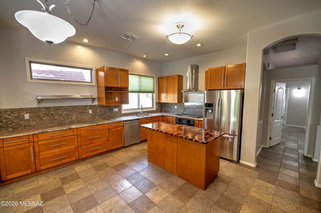 7683 W Talavera Way, Tucson, AZ 85743