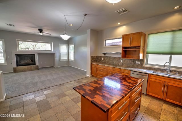 7683 W Talavera Way, Tucson, AZ 85743