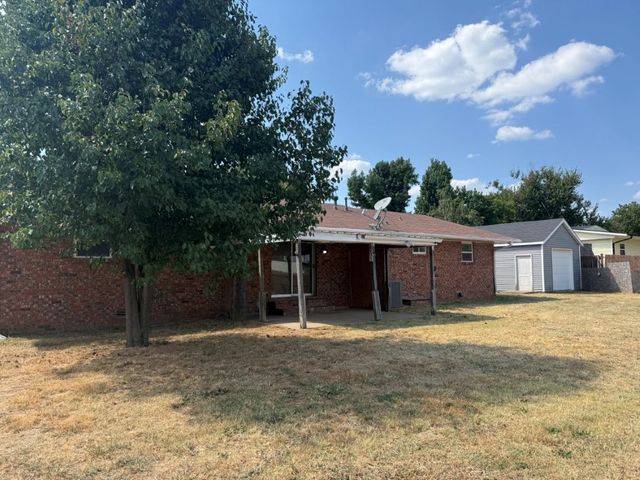 305 N 9th Street, Rogers, AR 72756
