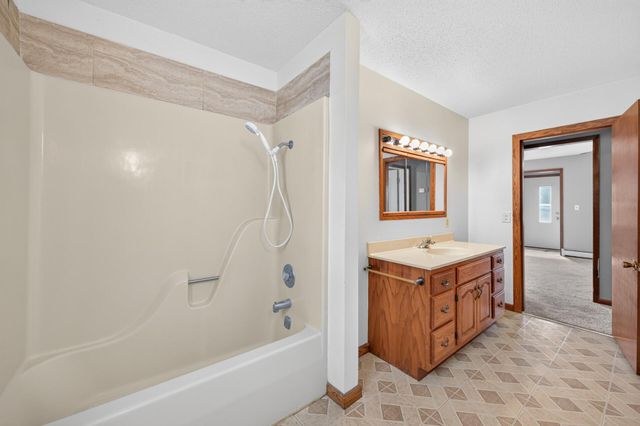 4407 Crosstown Boulevard NE, Ham Lake, MN 55304