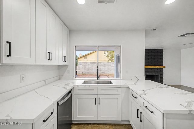 2910 W SANDRA Terrace, Phoenix, AZ 85053