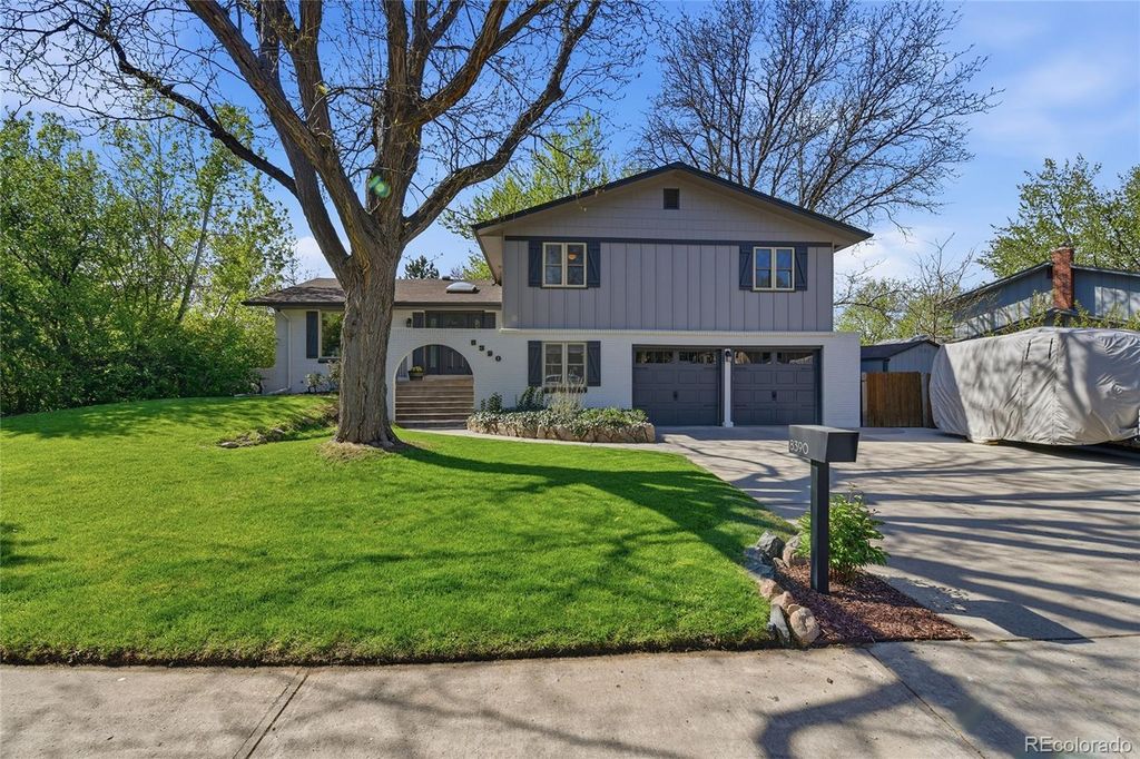 8390 W Harvard Drive, Lakewood, CO 80227