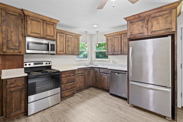 107 S Flower Lane, Chico, TX 76431