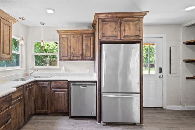 107 S Flower Lane, Chico, TX 76431