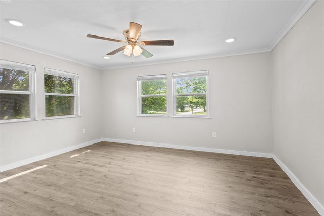 107 S Flower Lane, Chico, TX 76431