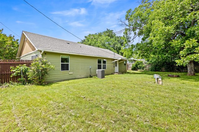 107 S Flower Lane, Chico, TX 76431