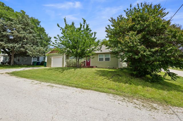 107 S Flower Lane, Chico, TX 76431