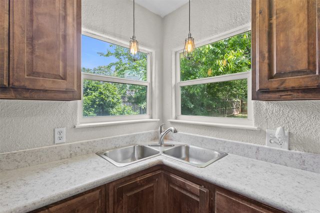 107 S Flower Lane, Chico, TX 76431