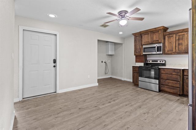 107 S Flower Lane, Chico, TX 76431