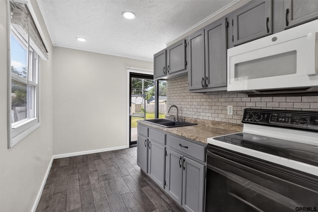 6763 Charles Street, Omaha, NE 68132