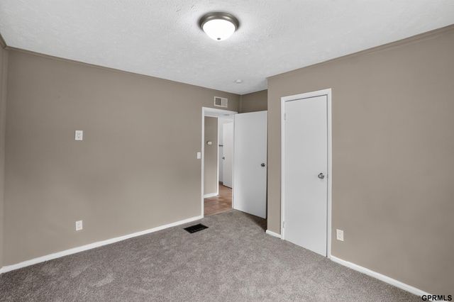 6763 Charles Street, Omaha, NE 68132