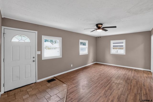 6763 Charles Street, Omaha, NE 68132