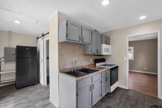 6763 Charles Street, Omaha, NE 68132