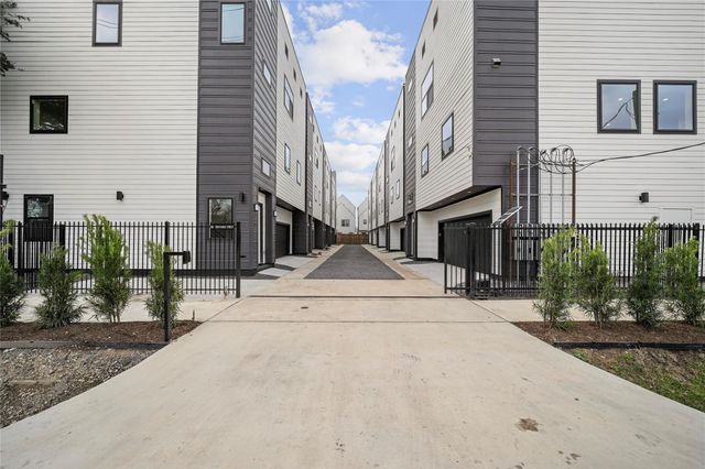 321 N Nagle Street, Houston, TX 77003