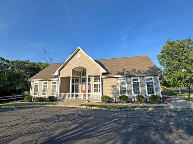 6 Paisley Court, Highland Mills, NY 10930