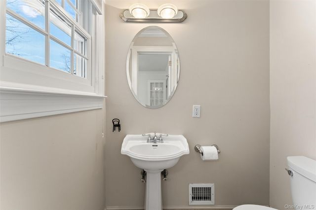 14 Wakefield Road, Scarsdale, NY 10583