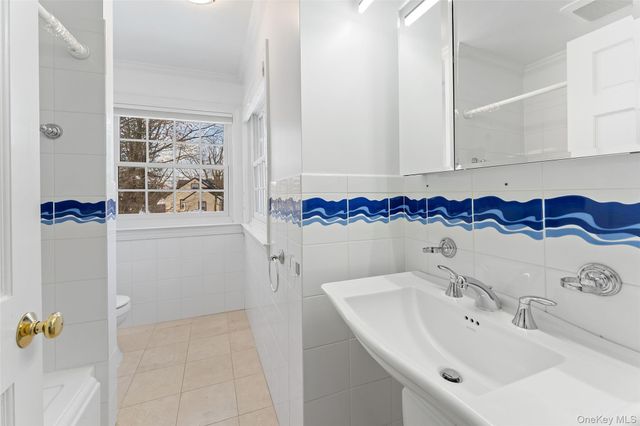 14 Wakefield Road, Scarsdale, NY 10583