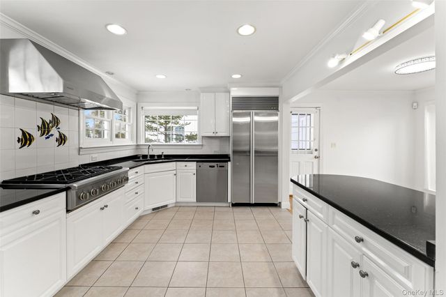 14 Wakefield Road, Scarsdale, NY 10583