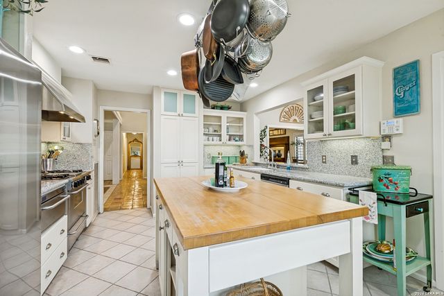 9327 WICKHEATHER ST, San Antonio, TX 78254