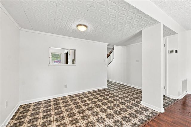 301 Village Lane F, Greensboro, NC 27409