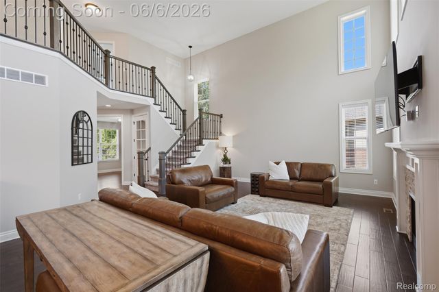 7375 N Mistwood Drive, White Lake Charter Township, MI 48383