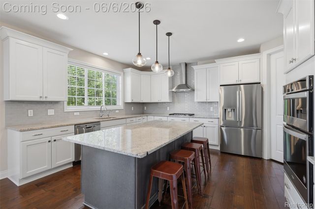 7375 N Mistwood Drive, White Lake Charter Township, MI 48383