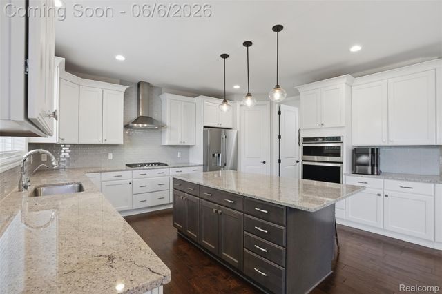 7375 N Mistwood Drive, White Lake Charter Township, MI 48383