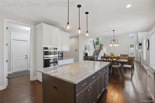 7375 N Mistwood Drive, White Lake Charter Township, MI 48383