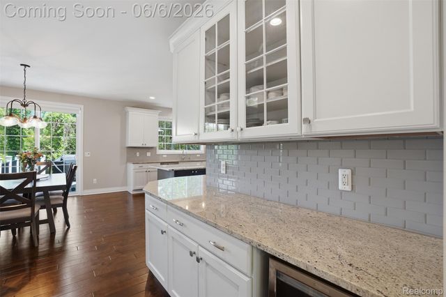 7375 N Mistwood Drive, White Lake Charter Township, MI 48383