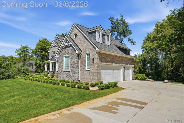 7375 N Mistwood Drive, White Lake Charter Township, MI 48383