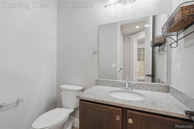7375 N Mistwood Drive, White Lake Charter Township, MI 48383