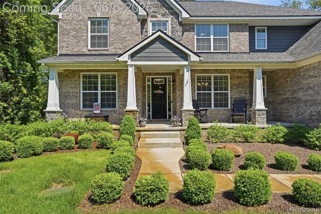 7375 N Mistwood Drive, White Lake Charter Township, MI 48383
