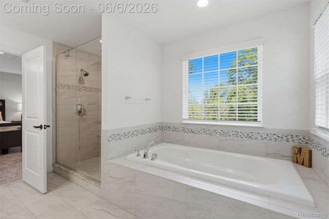 7375 N Mistwood Drive, White Lake Charter Township, MI 48383