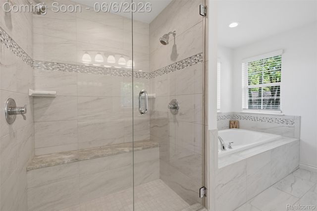7375 N Mistwood Drive, White Lake Charter Township, MI 48383