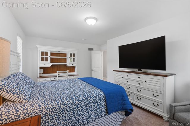 7375 N Mistwood Drive, White Lake Charter Township, MI 48383