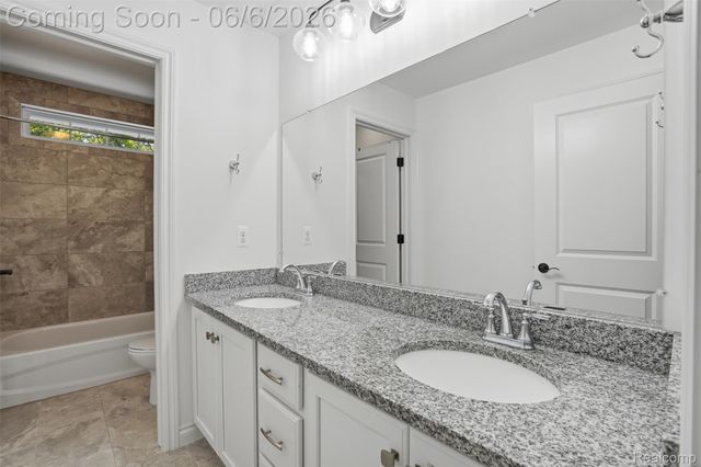 7375 N Mistwood Drive, White Lake Charter Township, MI 48383