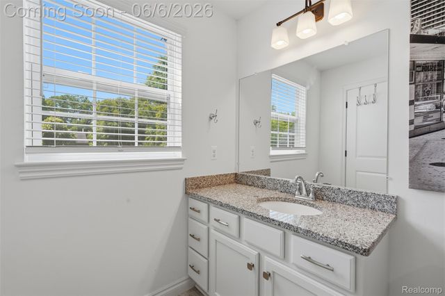 7375 N Mistwood Drive, White Lake Charter Township, MI 48383
