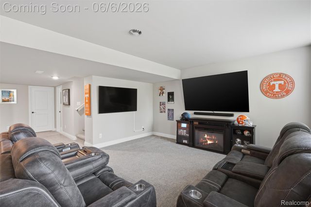 7375 N Mistwood Drive, White Lake Charter Township, MI 48383